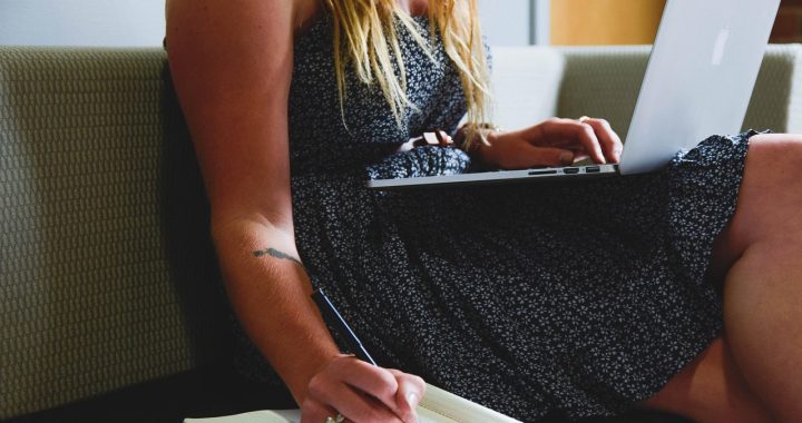 The Future of Work: How Hybrid Models Empower Women’s Career Flexibility 2025