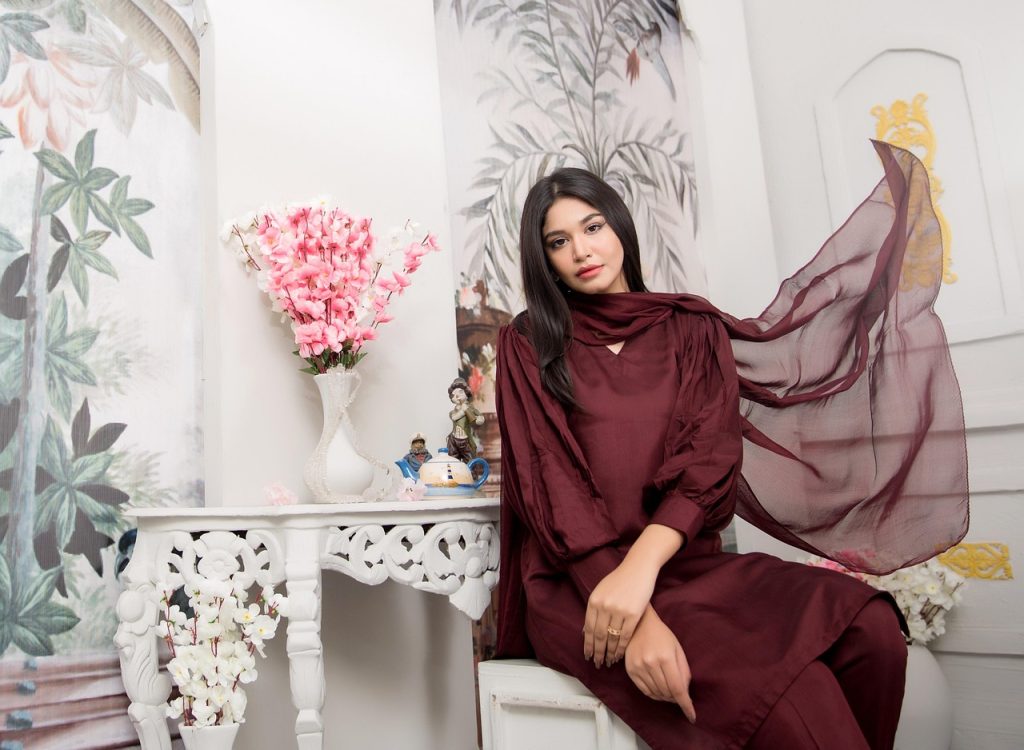 Top 10 Lawn Dresses Trending in Pakistan 2026